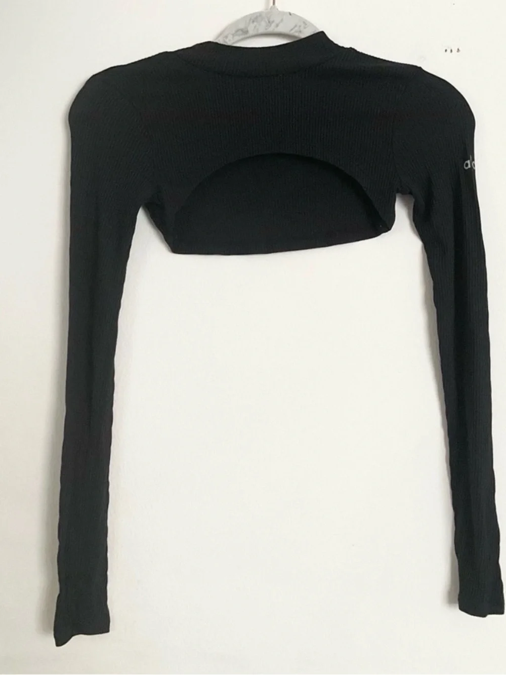 ALO Yoga Black Long-Sleeve Crop Top with Built-In Bandeau and Cutout